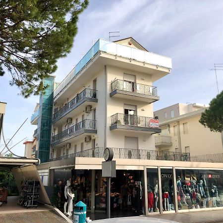 Appartamenti Cristina Carraro Immobiliare - Family Apartments Lido di Jesolo Eksteriør bilde