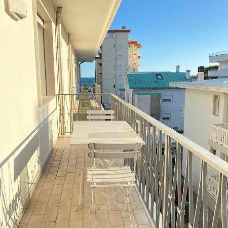 Appartamenti Cristina Carraro Immobiliare - Family Apartments Lido di Jesolo Eksteriør bilde