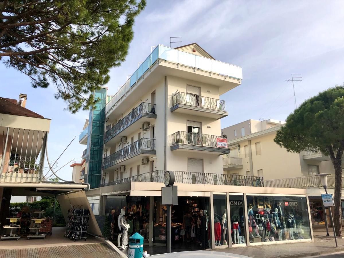Appartamenti Cristina Carraro Immobiliare - Family Apartments Lido di Jesolo Eksteriør bilde
