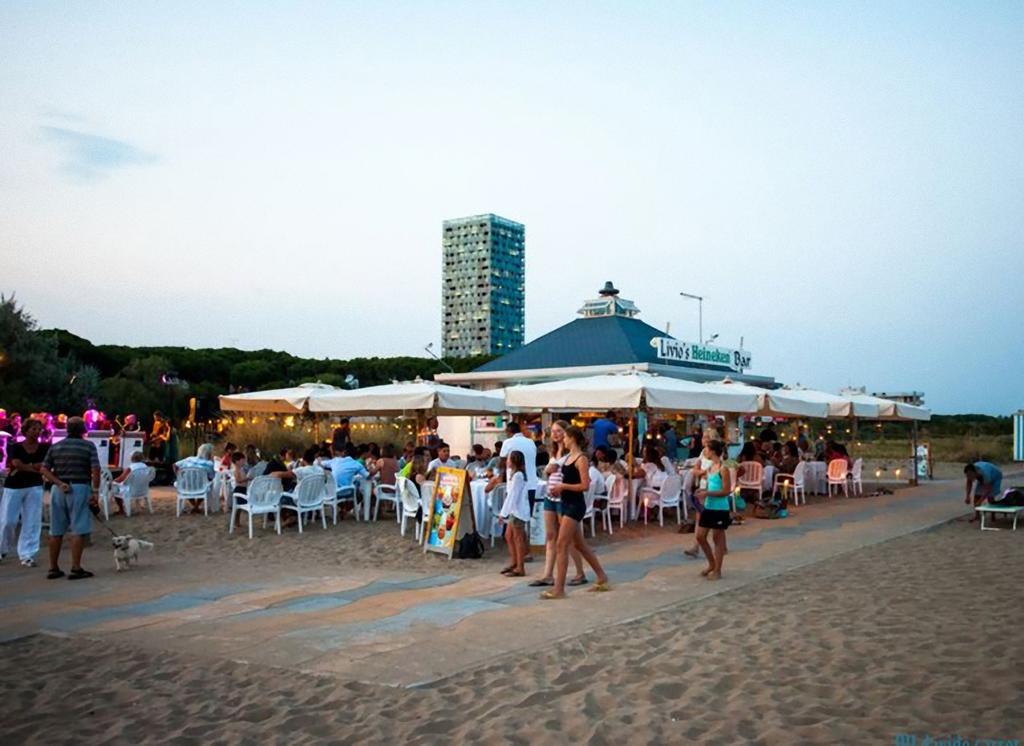 Appartamenti Cristina Carraro Immobiliare - Family Apartments Lido di Jesolo Eksteriør bilde